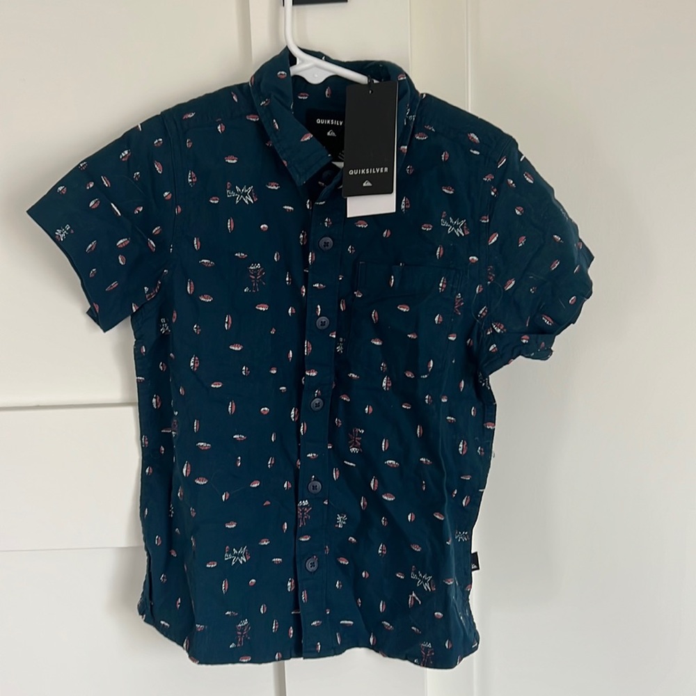 Boys size 6 Quicksilver short sleeve button up NWT